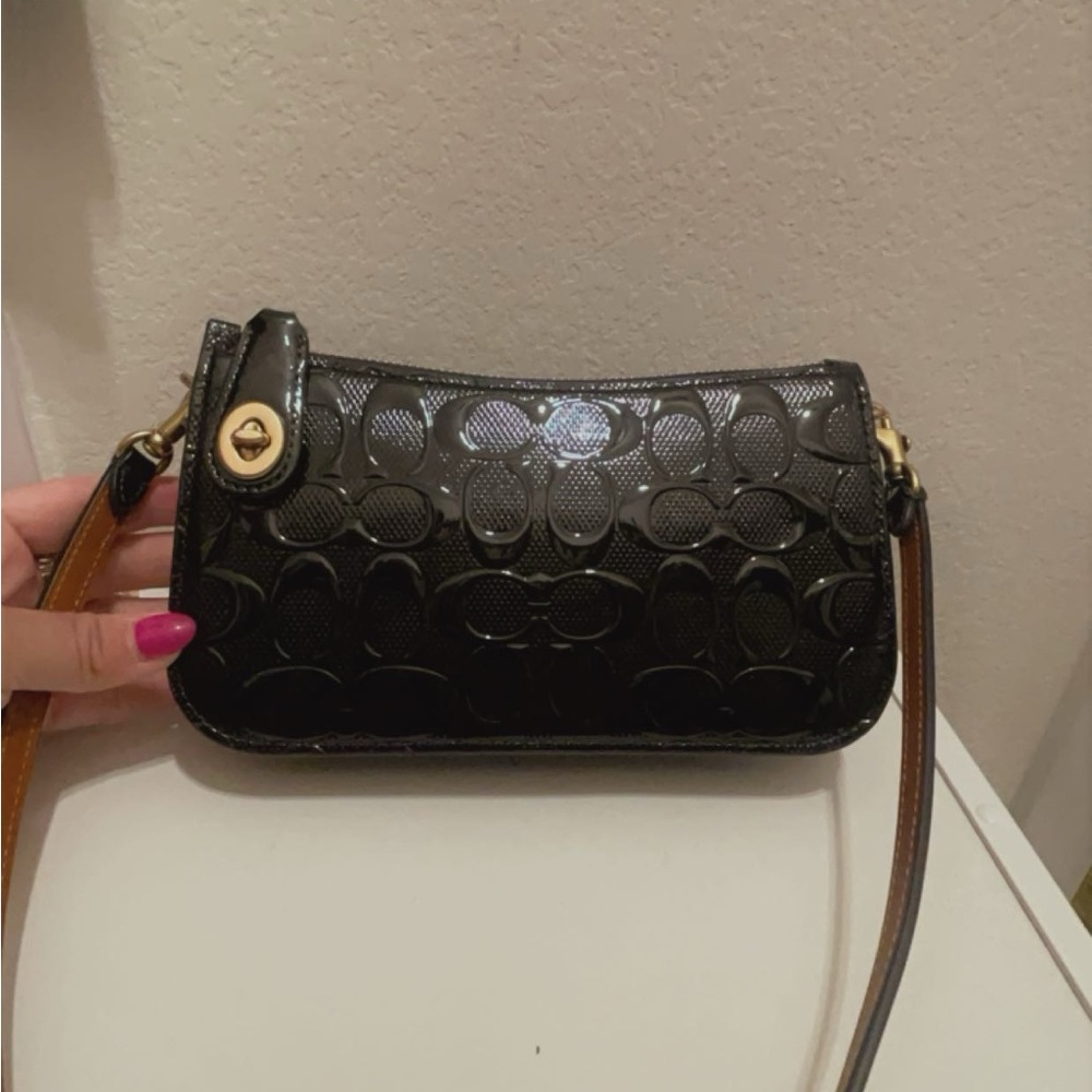 Brand new coach patent leather shoulder bag.